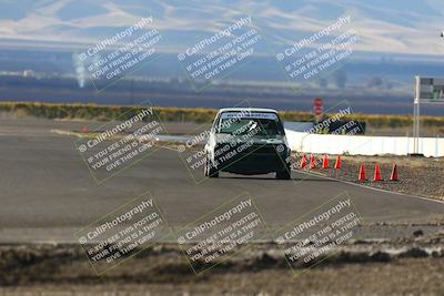 media/Nov-16-2025-CalClub SCCA (Sun) [[2975c16dfc]]/Group 6/Turn 1/